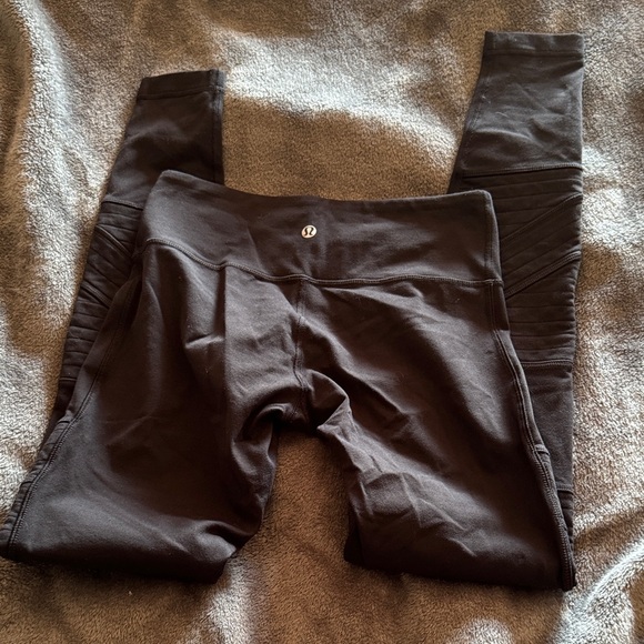 Lululemon Black low rise Leggings - Picture 1 of 10